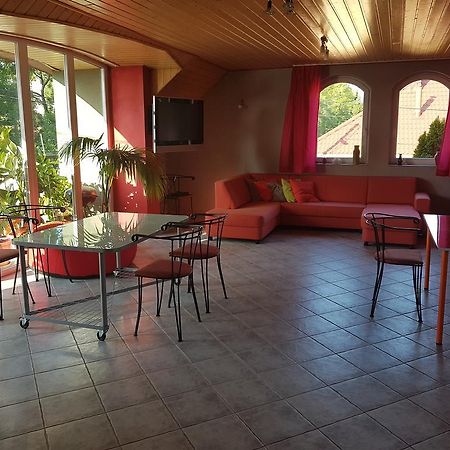 Szigeti Apartmanhaz Печ Екстер'єр фото