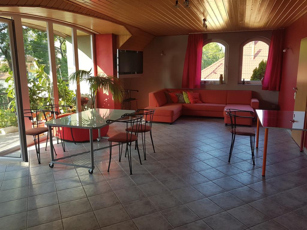 Szigeti Apartmanhaz Печ Екстер'єр фото