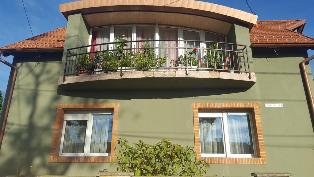 Szigeti Apartmanhaz Печ Екстер'єр фото